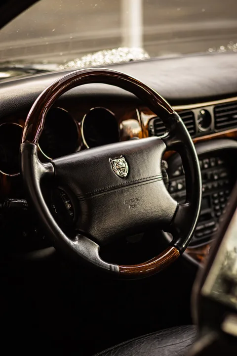 Jaguar XJ (X308) — 8