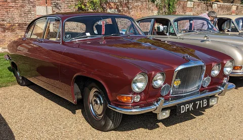 Jaguar Mark X — 8