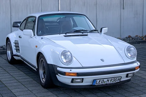 Porsche 930