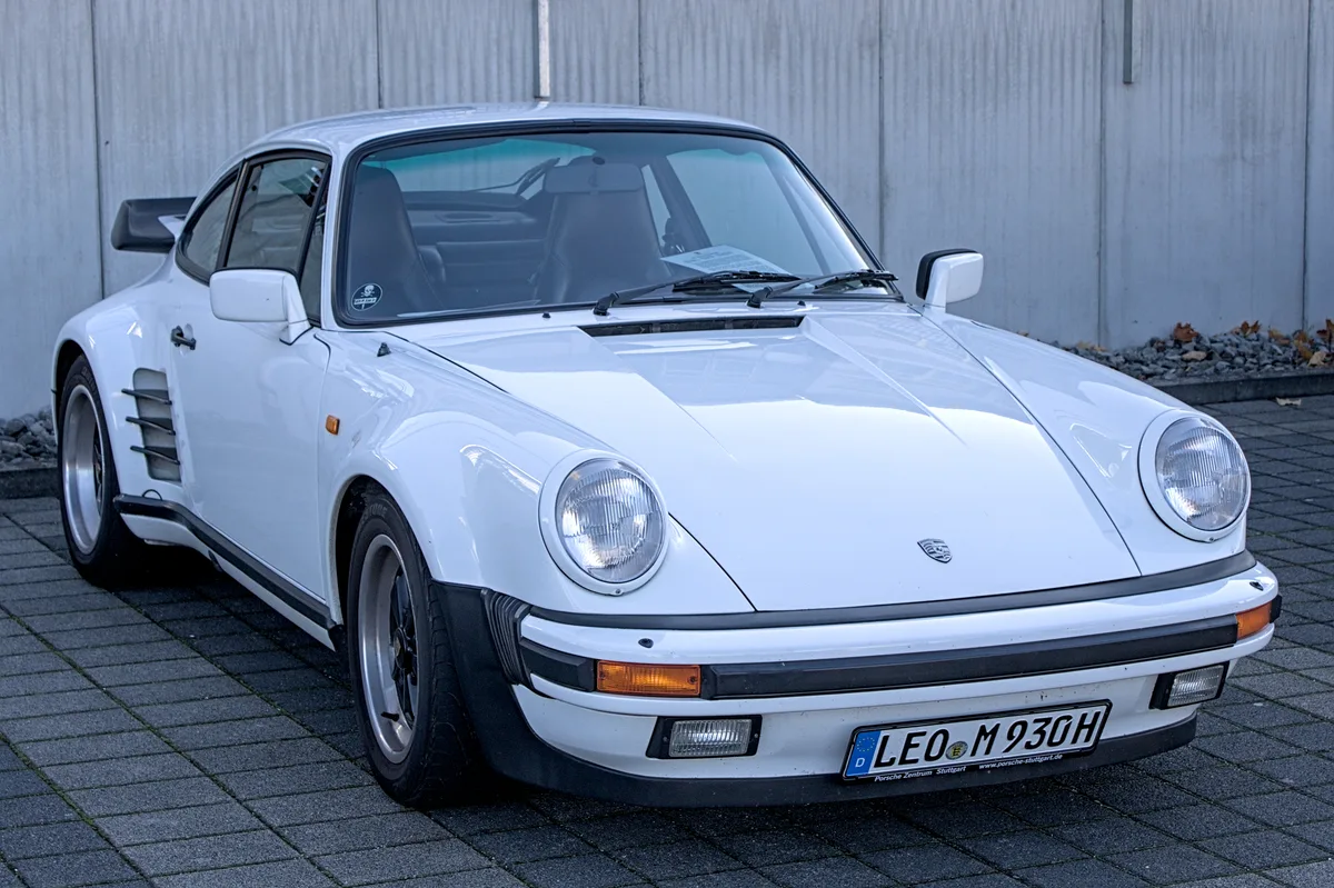 Porsche 930