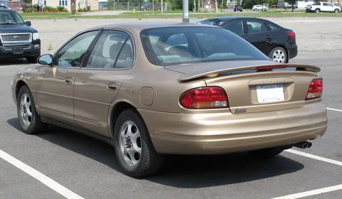 Oldsmobile Intrigue — 5