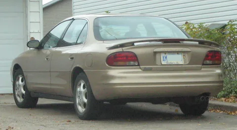 Oldsmobile Intrigue — 6