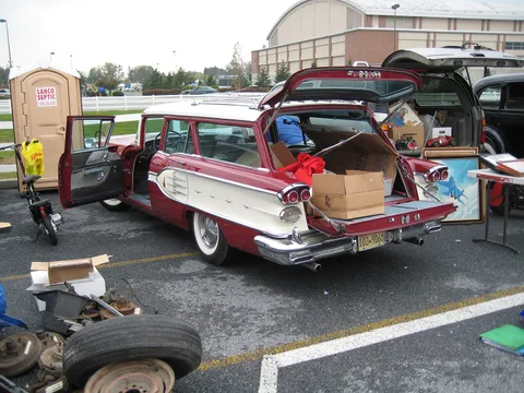 Pontiac Safari — 8