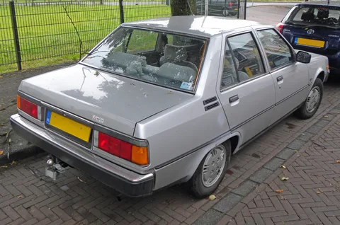 Mitsubishi Tredia — 4
