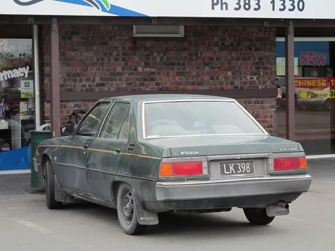 Mitsubishi Tredia — 5