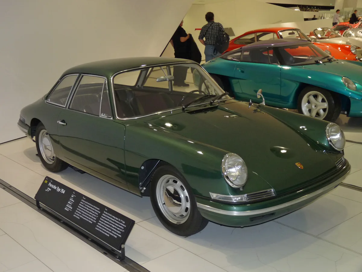 Porsche 695