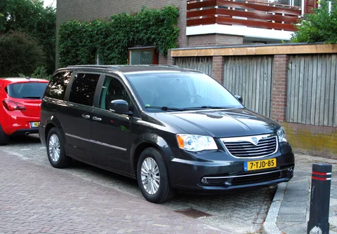 Lancia Voyager — 4
