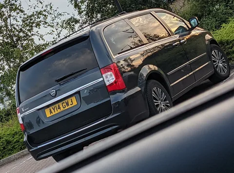 Lancia Voyager — 8