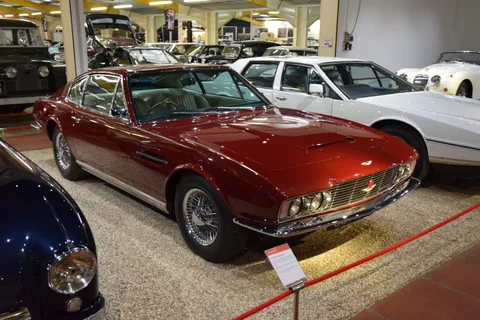Aston Martin DBS — 4