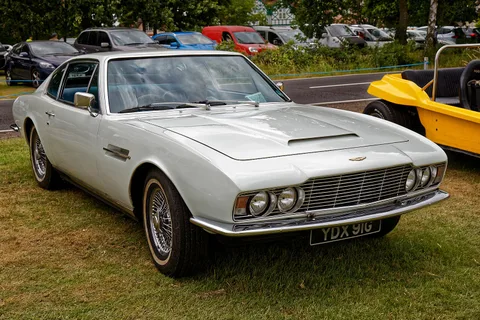 Aston Martin DBS — 8