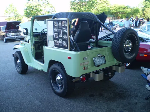 Toyota Land Cruiser (J40) — 7