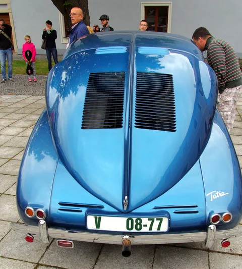 Tatra 87 — 6