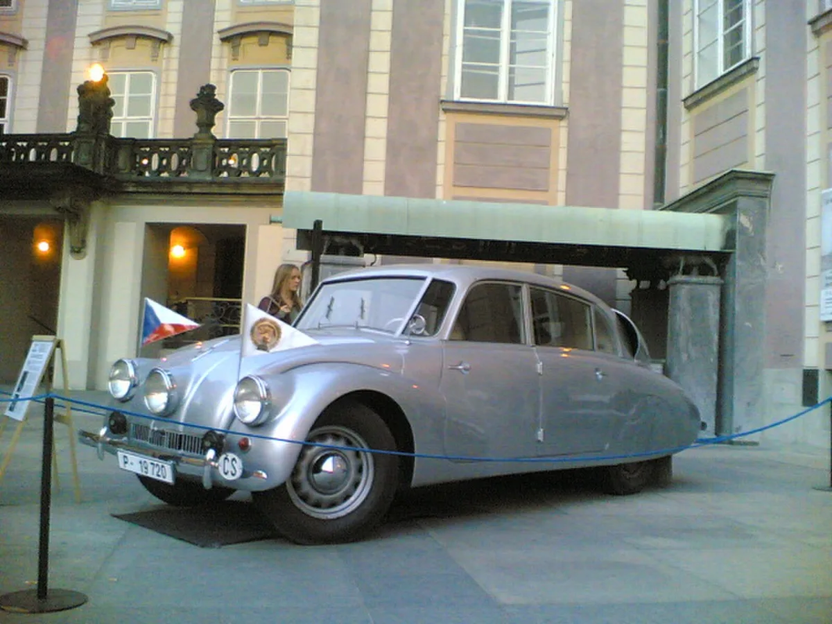 Tatra 87