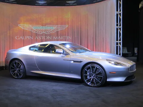 Aston Martin DB10 — 4