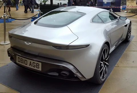 Aston Martin DB10 — 7