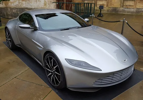 Aston Martin DB10 — 8