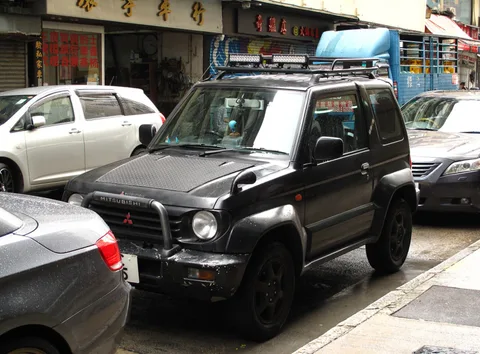 Mitsubishi Pajero Junior — 6