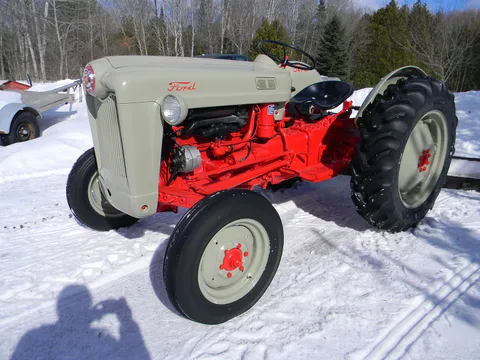 Ford NAA tractor — 2