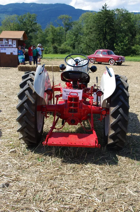 Ford NAA tractor — 6