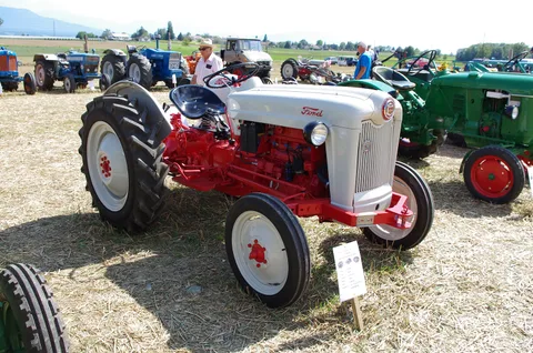 Ford NAA tractor — 7