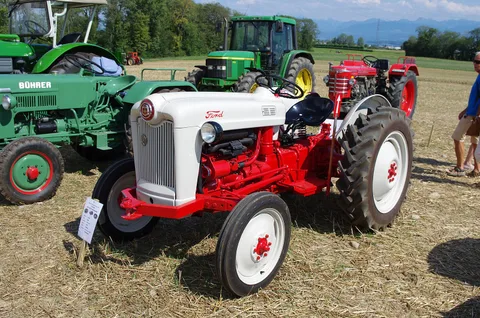 Ford NAA tractor — 8