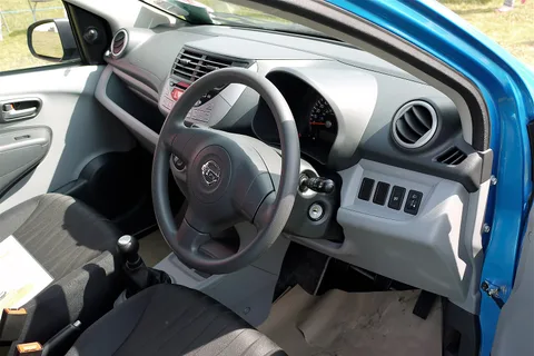 Nissan Pixo — 4