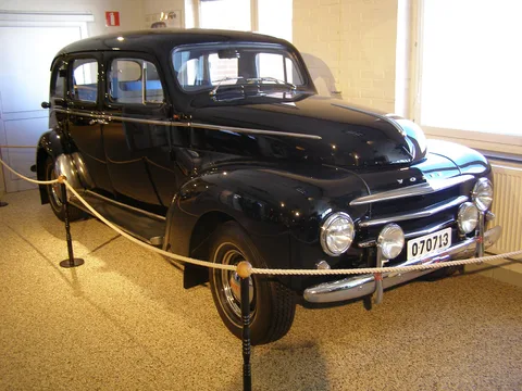 Volvo PV800 Series — 6