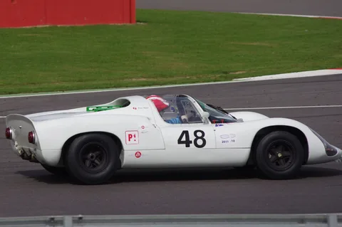 Porsche 910 — 8