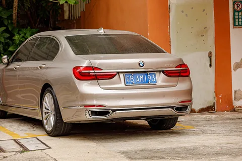 BMW 7 Series (G11) — 8