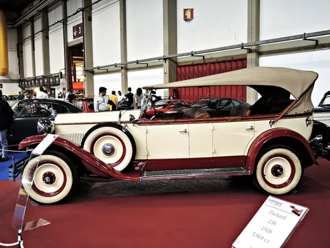 Packard Eight — 6