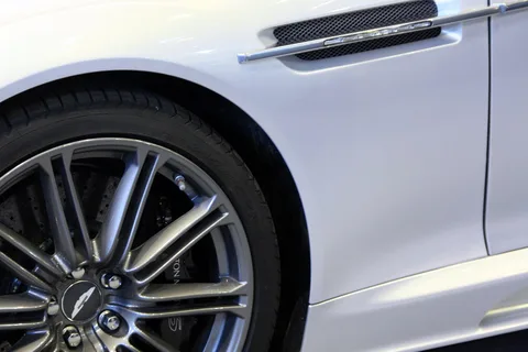Aston Martin DBS V12 — 4