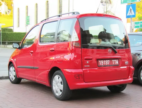 Toyota Yaris Verso — 3