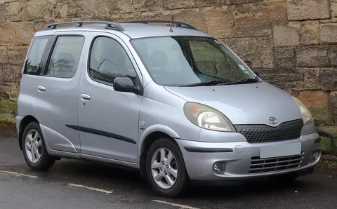 Toyota Yaris Verso — 4