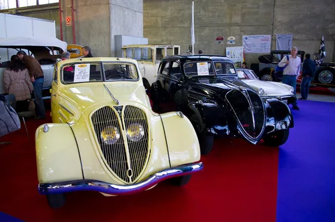 Peugeot 402 — 3