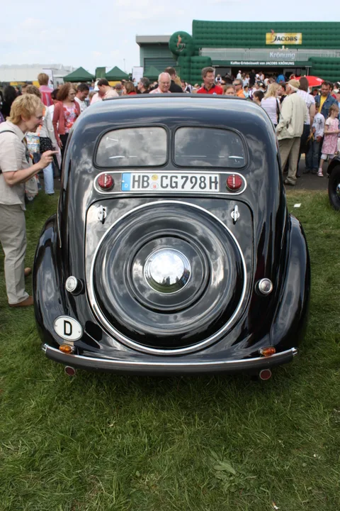 Peugeot 402 — 4