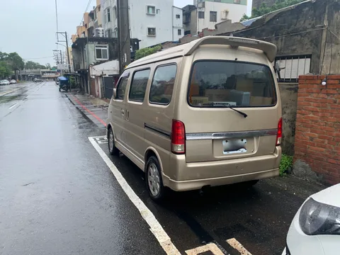 Suzuki Every Landy — 2