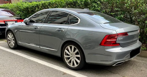 Volvo S90 — 3