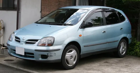 Nissan Almera Tino — 3