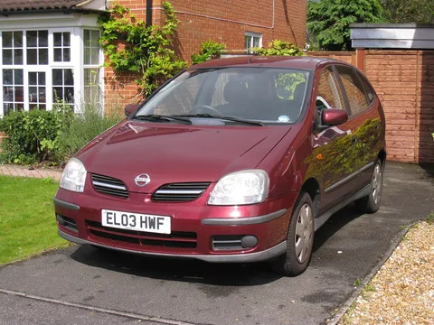 Nissan Almera Tino — 8