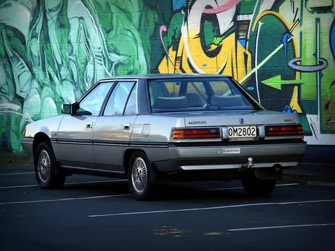 Mitsubishi V3000 — 6