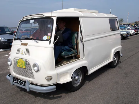 Renault Estafette — 3