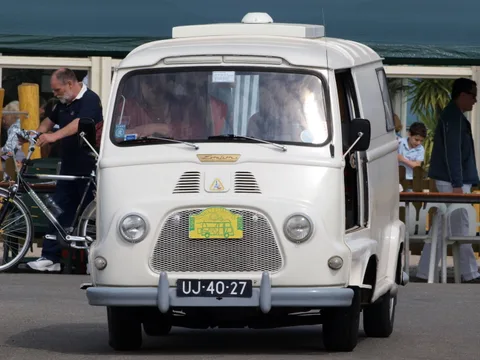 Renault Estafette — 5