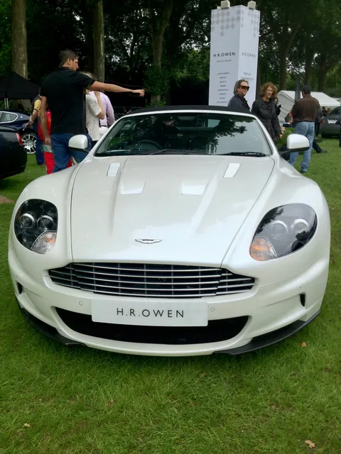 Aston Martin DBS Volante — 4