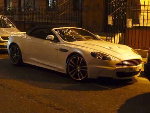 Aston Martin DBS Volante — 8