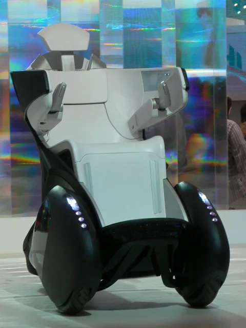 Toyota i-REAL — 2