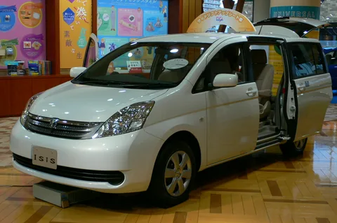 Toyota Isis — 2