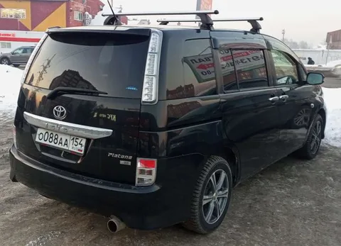 Toyota Isis — 6