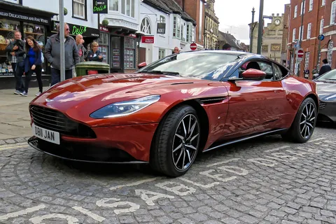 Aston Martin DB11 — 3