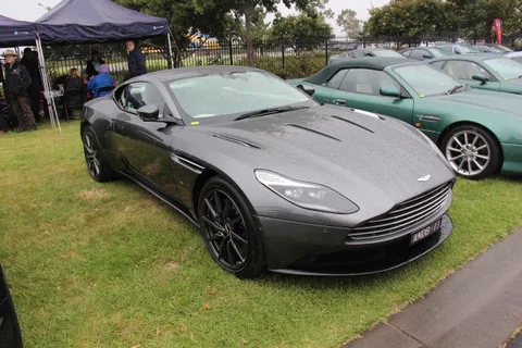 Aston Martin DB11 — 5
