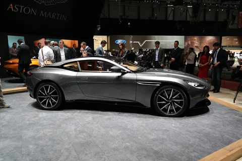 Aston Martin DB11 — 8